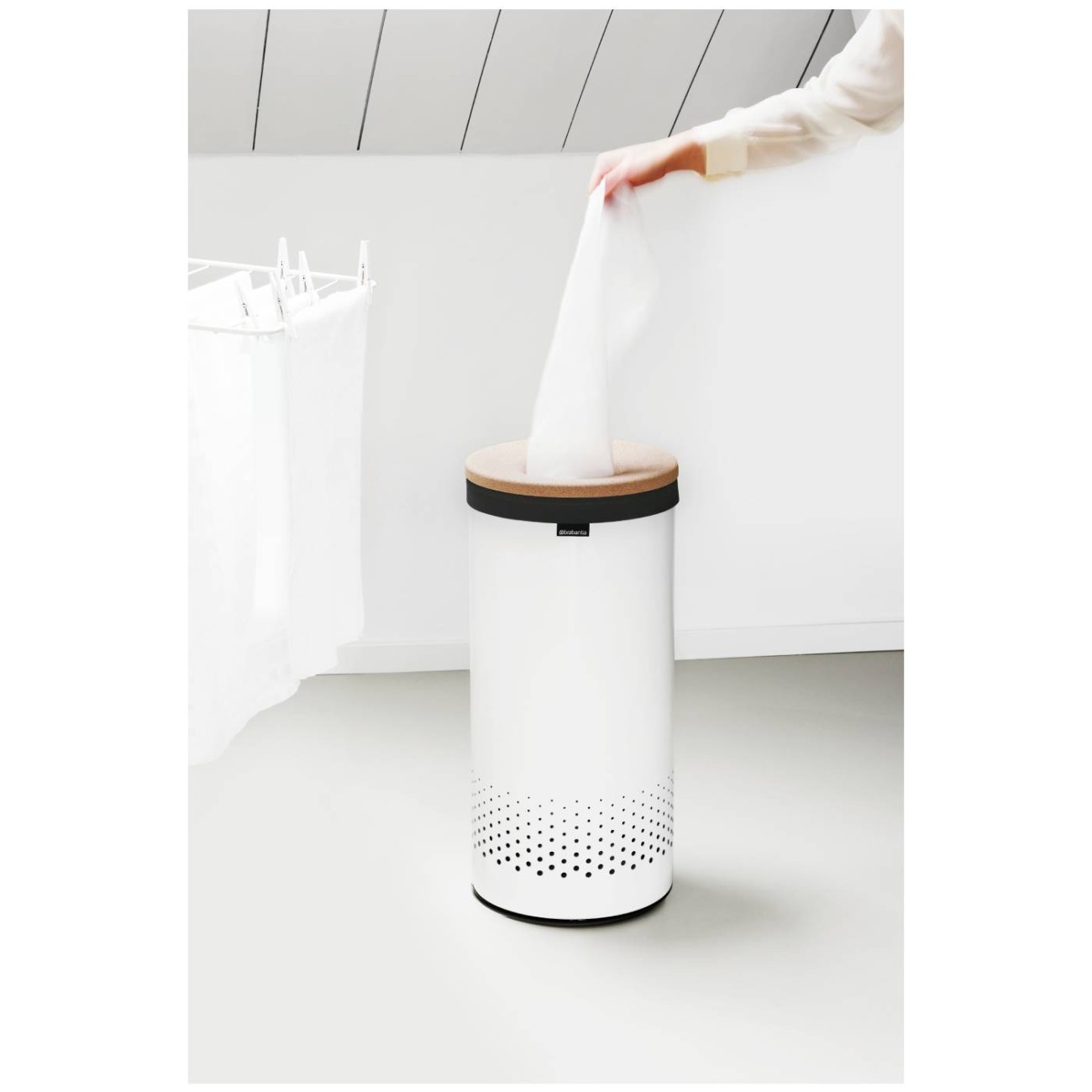 Brabantia Δοχείο απλύτων 35 λτ. White με ξύλινο καπάκι Κάδοι απλύτων