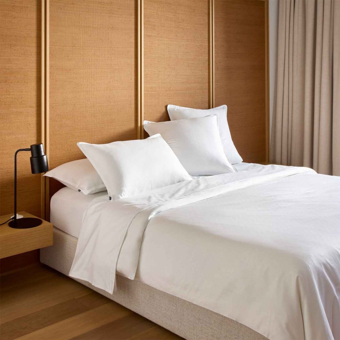 Hugo Boss Σετ σεντόνια 240x300εκ./270x300εκ. & 2 μαξιλαροθήκες 50x75εκ. Λευκό σειρά Lattice Σεντόνια