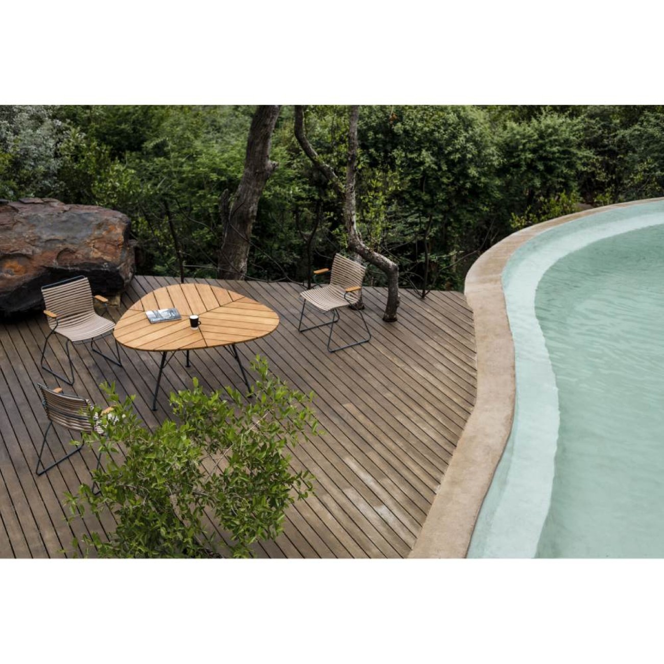 Houe Τραπέζι 145,5εκ. ξύλο bamboo με ατσάλινο σκελετό σειρά LEAF
 Έπιπλα Κήπου