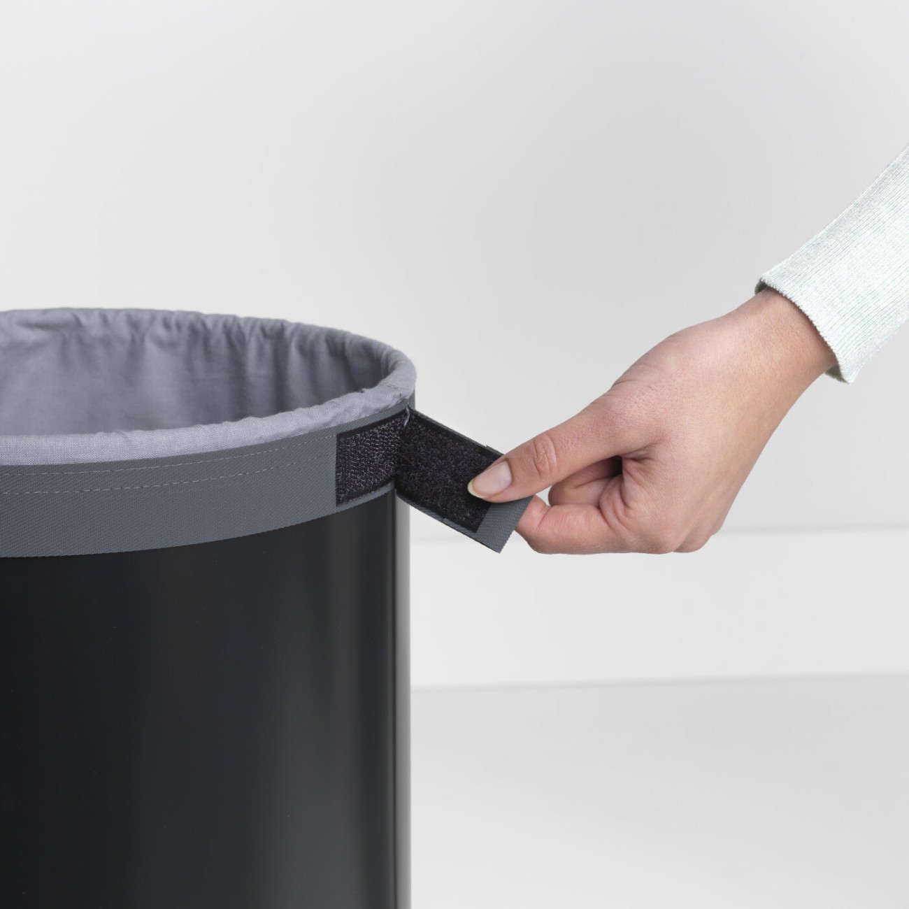 Brabantia Δοχείο για άπλυτα 35lt Matt Black με καπάκι σειρά Cork Κάδοι απλύτων