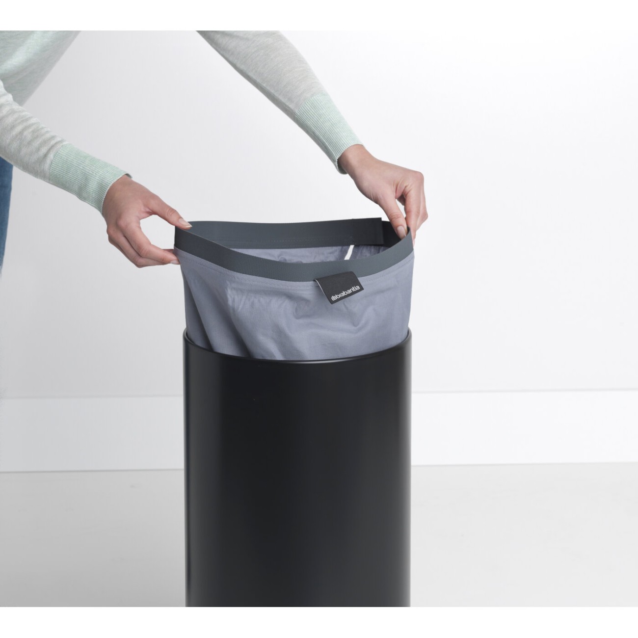 Brabantia Δοχείο για άπλυτα 35lt Matt Black με καπάκι σειρά Cork Κάδοι απλύτων