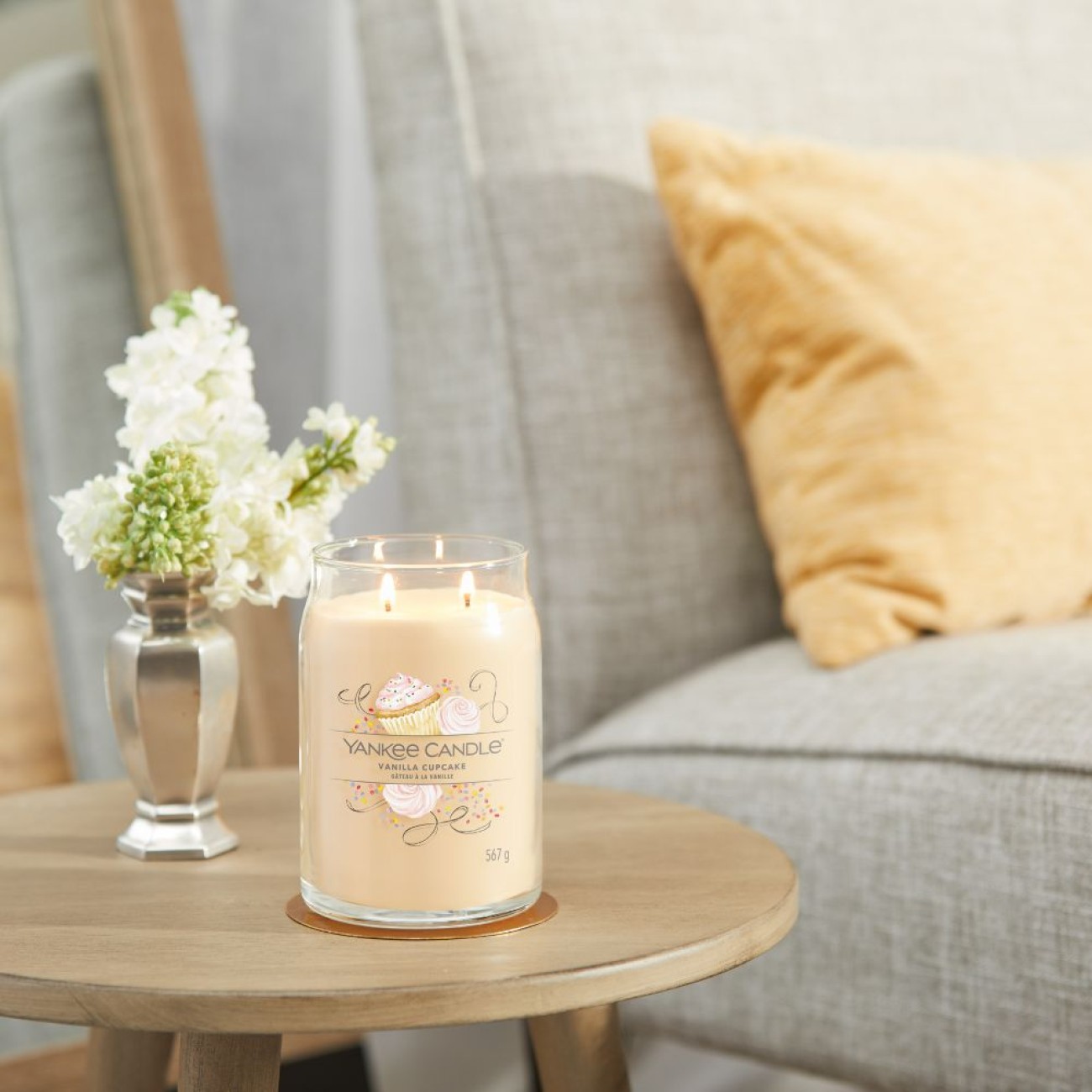 Yankee Candle Αρωματικό Κερί Signature σε Γυάλινο Δοχείο Large σειρά Vanilla cupcake
 Γυάλινα δοχεία Yankee Candle