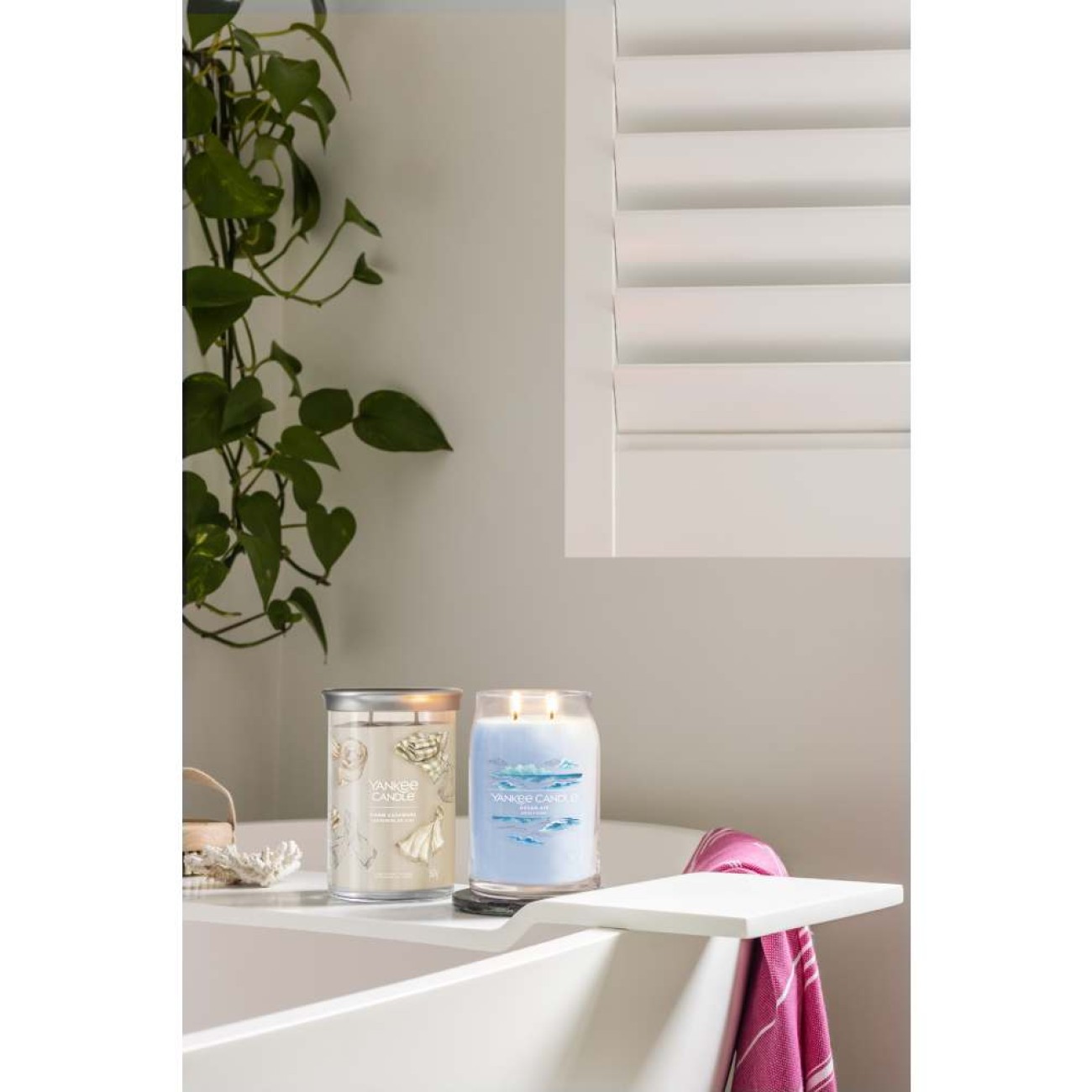 Yankee Candle Αρωματικό Κερί Signature σε Γυάλινο Δοχείο Large σειρά Ocean Air
 Γυάλινα δοχεία Yankee Candle