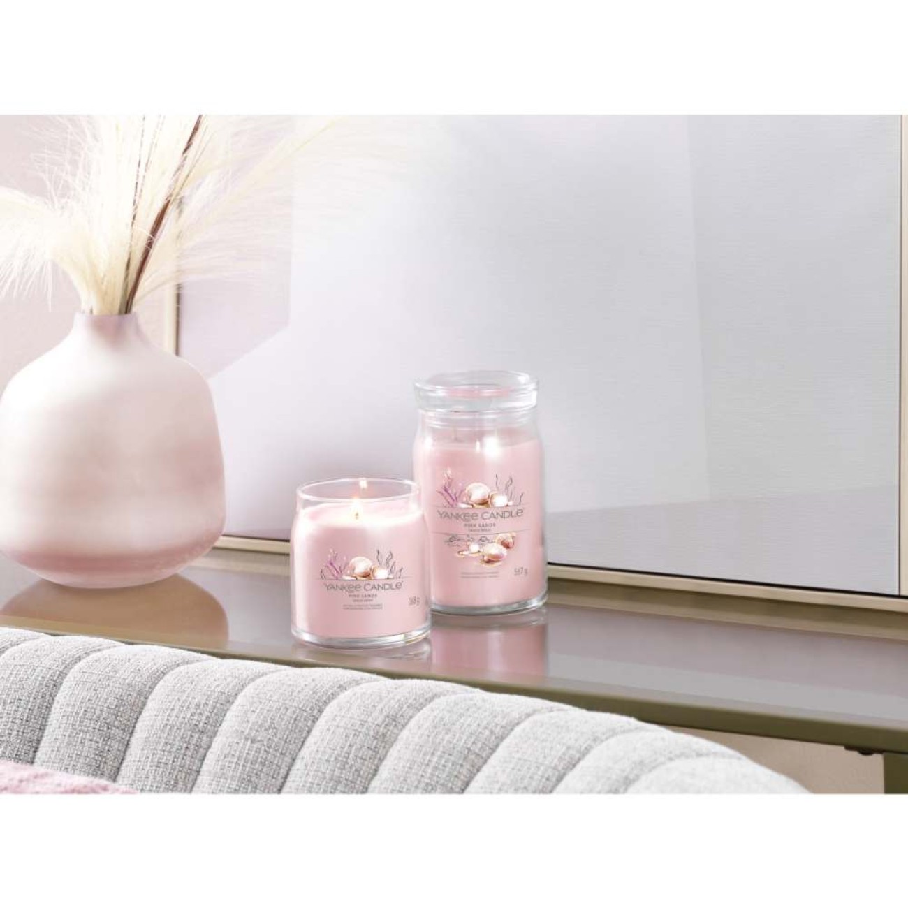 Yankee Candle Αρωματικό Κερί Signature σε Γυάλινο Δοχείο Medium σειρά Pink Sands
 Γυάλινα δοχεία Yankee Candle