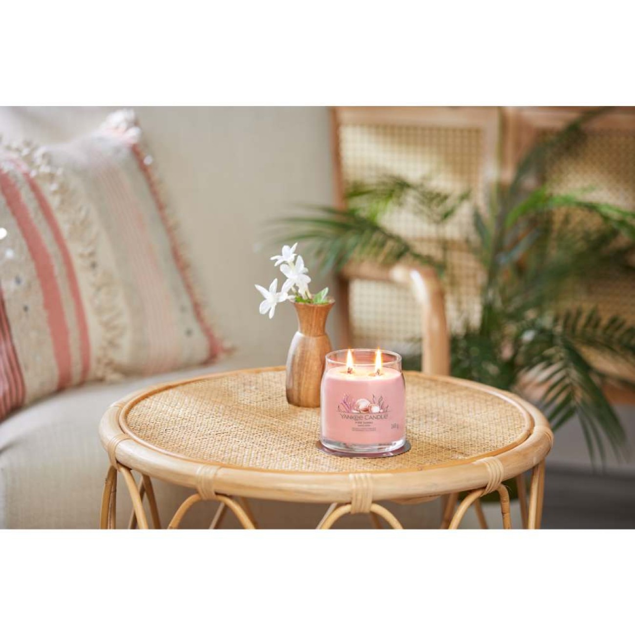 Yankee Candle Αρωματικό Κερί Signature σε Γυάλινο Δοχείο Medium σειρά Pink Sands
 Γυάλινα δοχεία Yankee Candle