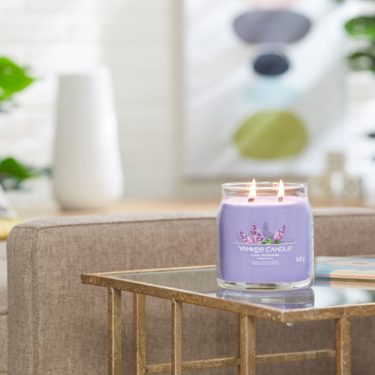 Yankee Candle Αρωματικό Κερί Signature σε Γυάλινο Δοχείο Medium σειρά Lilac blossoms 
 Γυάλινα δοχεία Yankee Candle