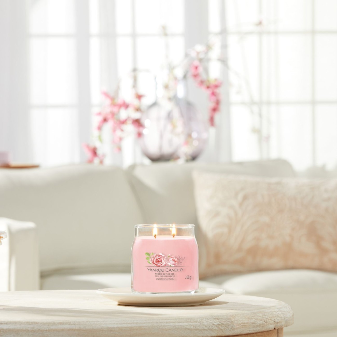 Yankee Candle Αρωματικό Κερί Signature σε Γυάλινο Δοχείο Medium σειρά Fresh Cut Roses Αρωματικα Κεριά