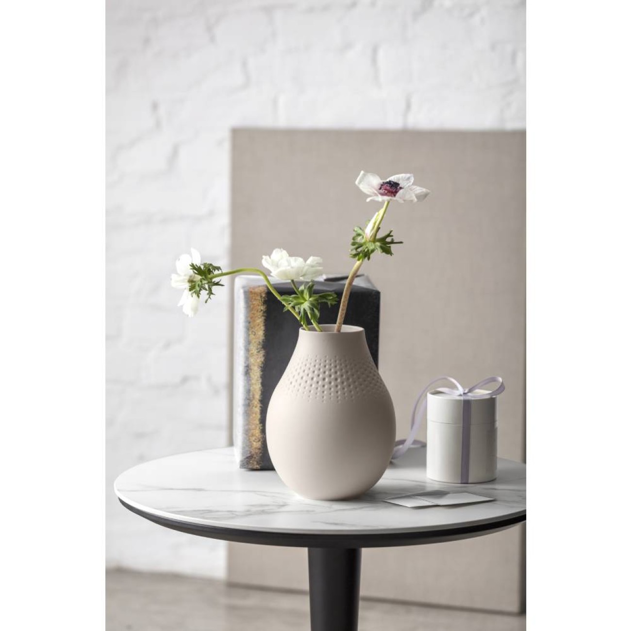 Villeroy & Boch Βάζο 16Χ16Χ20 εκ. Perle σειρά Manufacture Collier Beige Βάζα