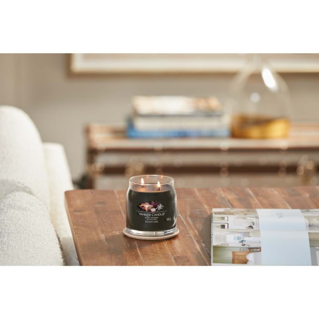 Yankee Candle Αρωματικό Κερί Signature σε Γυάλινο Δοχείο Medium σειρά Black Coconut
 Γυάλινα δοχεία Yankee Candle