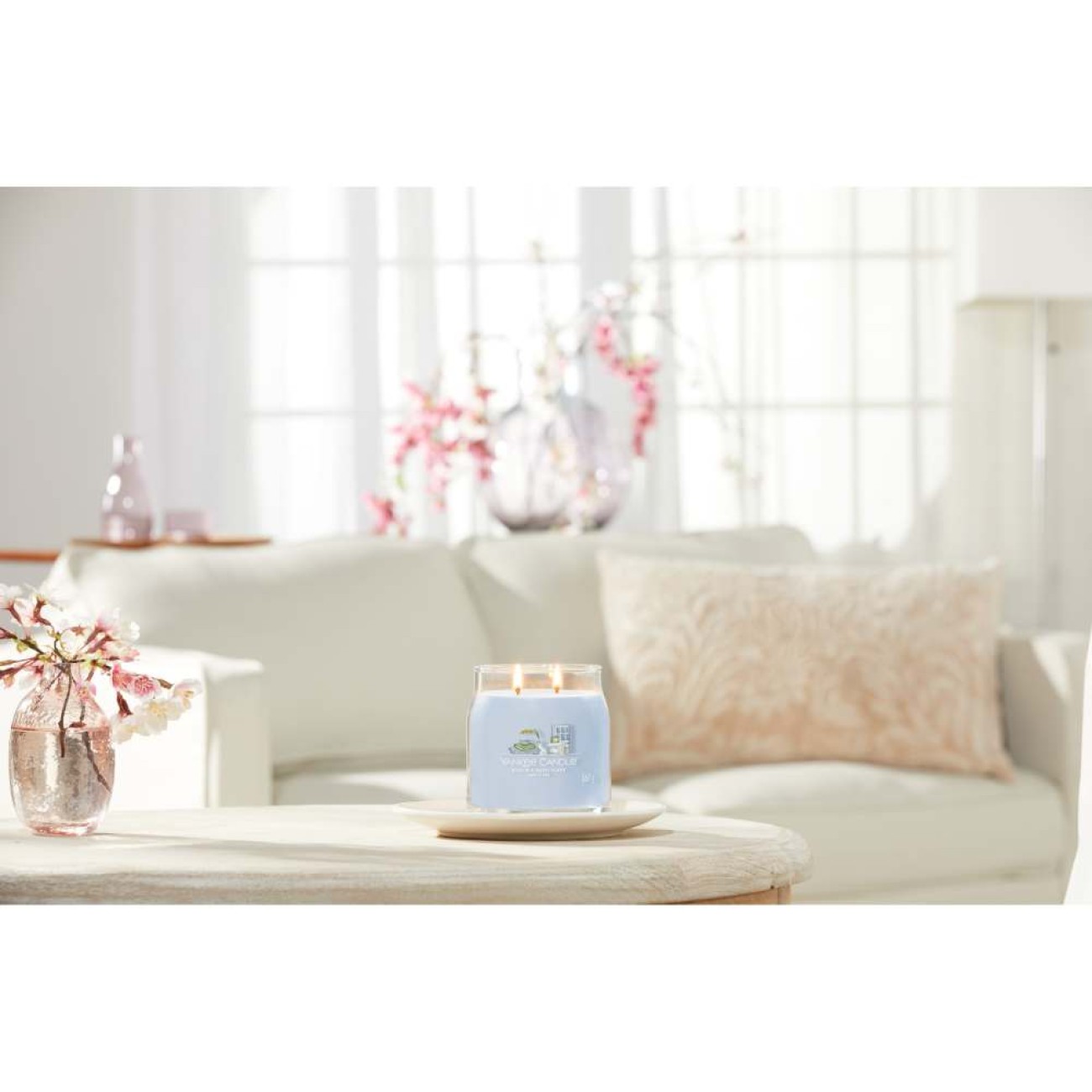 Yankee Candle Αρωματικό Κερί Signature σε Γυάλινο Δοχείο Medium σειρά A Calm & Quiet Place
 Γυάλινα δοχεία Yankee Candle