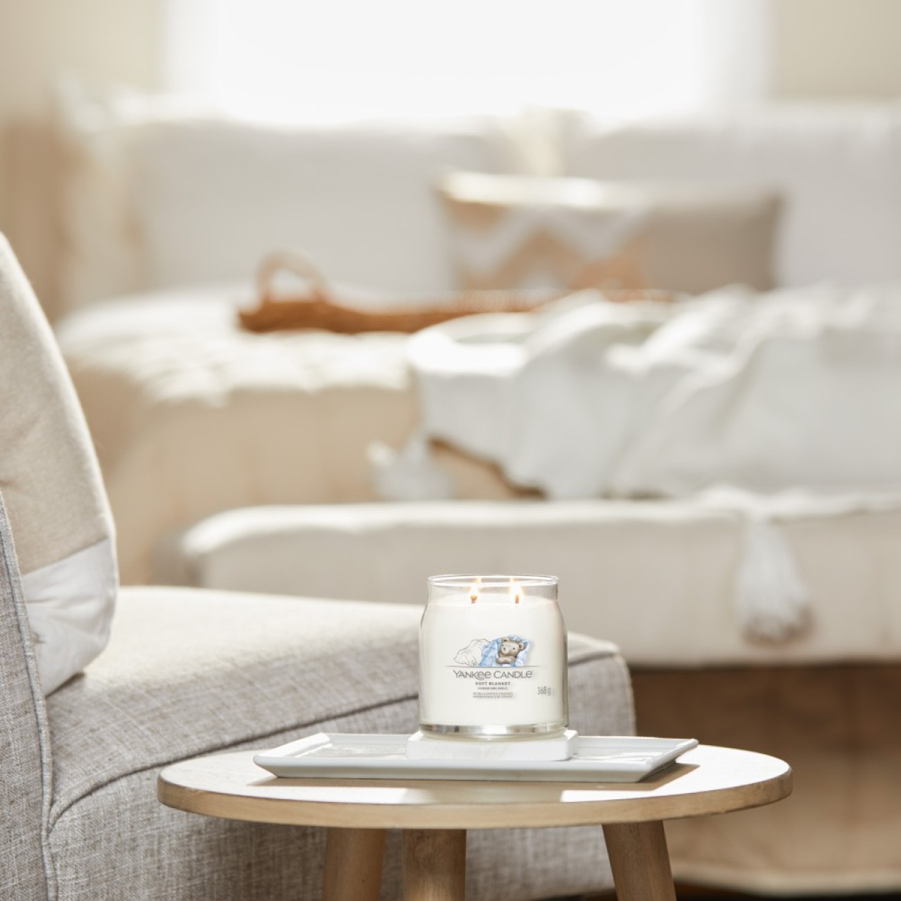 Yankee Candle Αρωματικό Κερί Signature σε Γυάλινο Δοχείο Medium σειρά Soft Blanket Γυάλινα δοχεία Yankee Candle