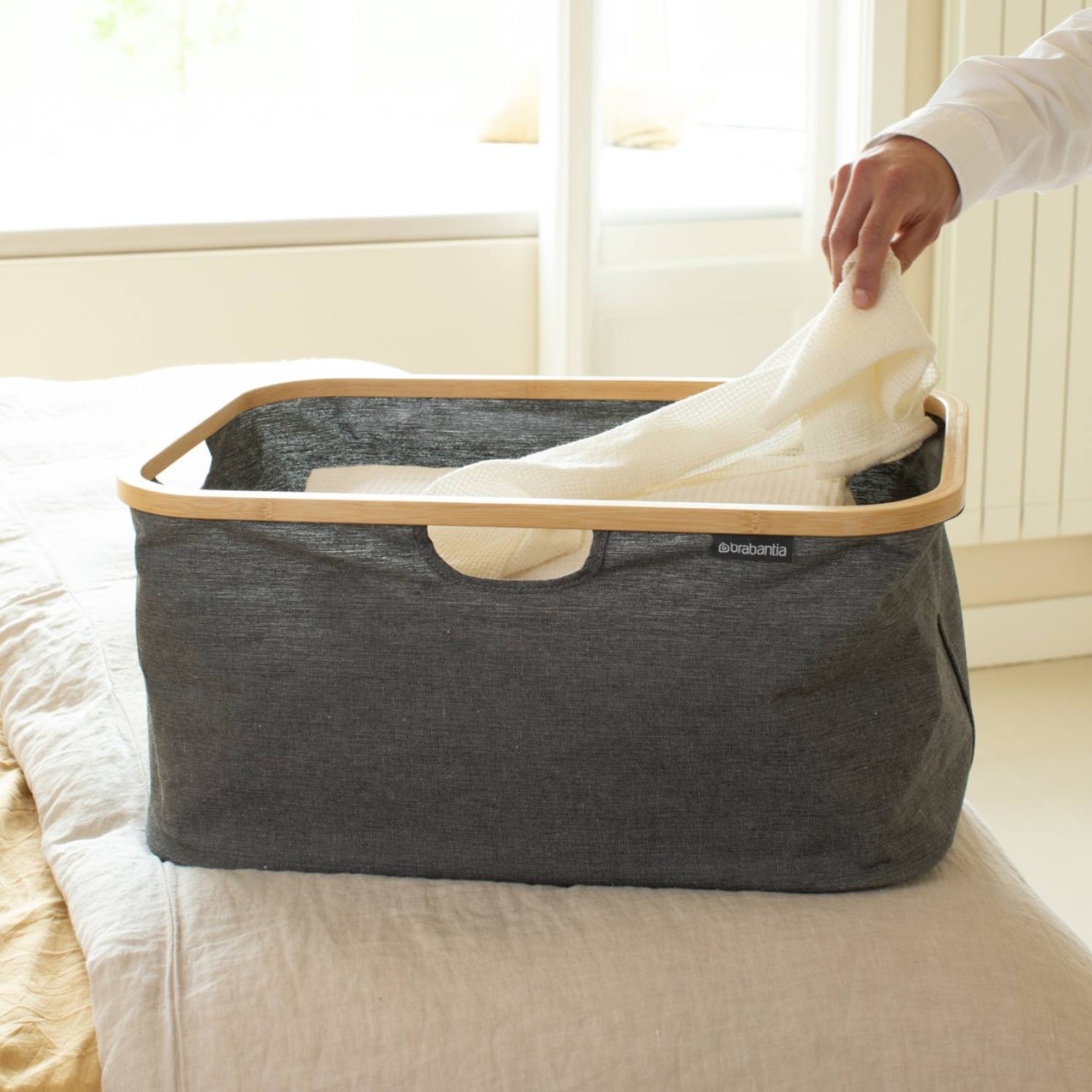 Brabantia Καλάθι απλύτων 40 λτ. αναδιπλούμενο Pepper Black Laundry