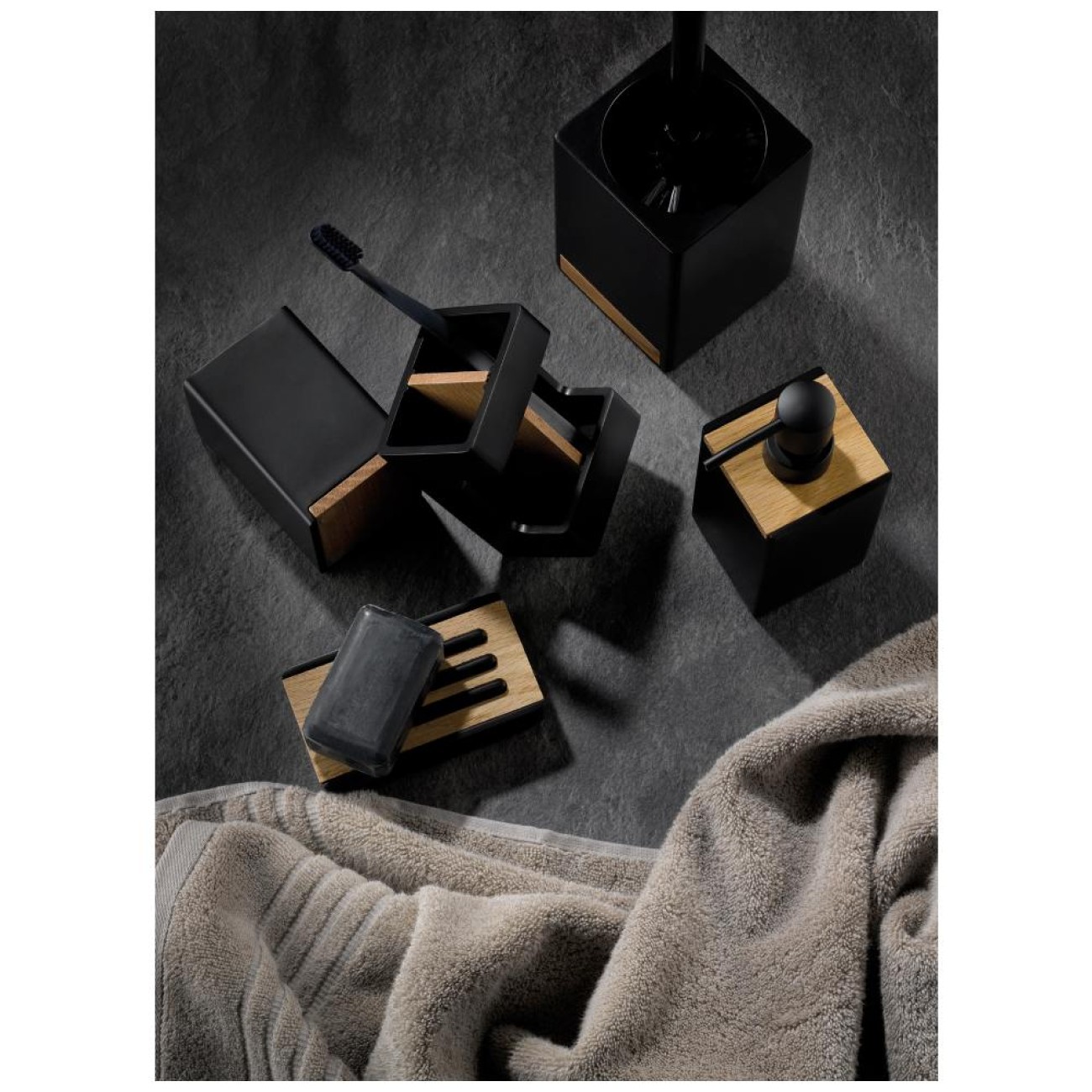 Kela Θήκη για οδοντόβουρτσες 8,5x6,5x11,5cm σειρά Cube
 Αξεσουάρ Μπάνιου