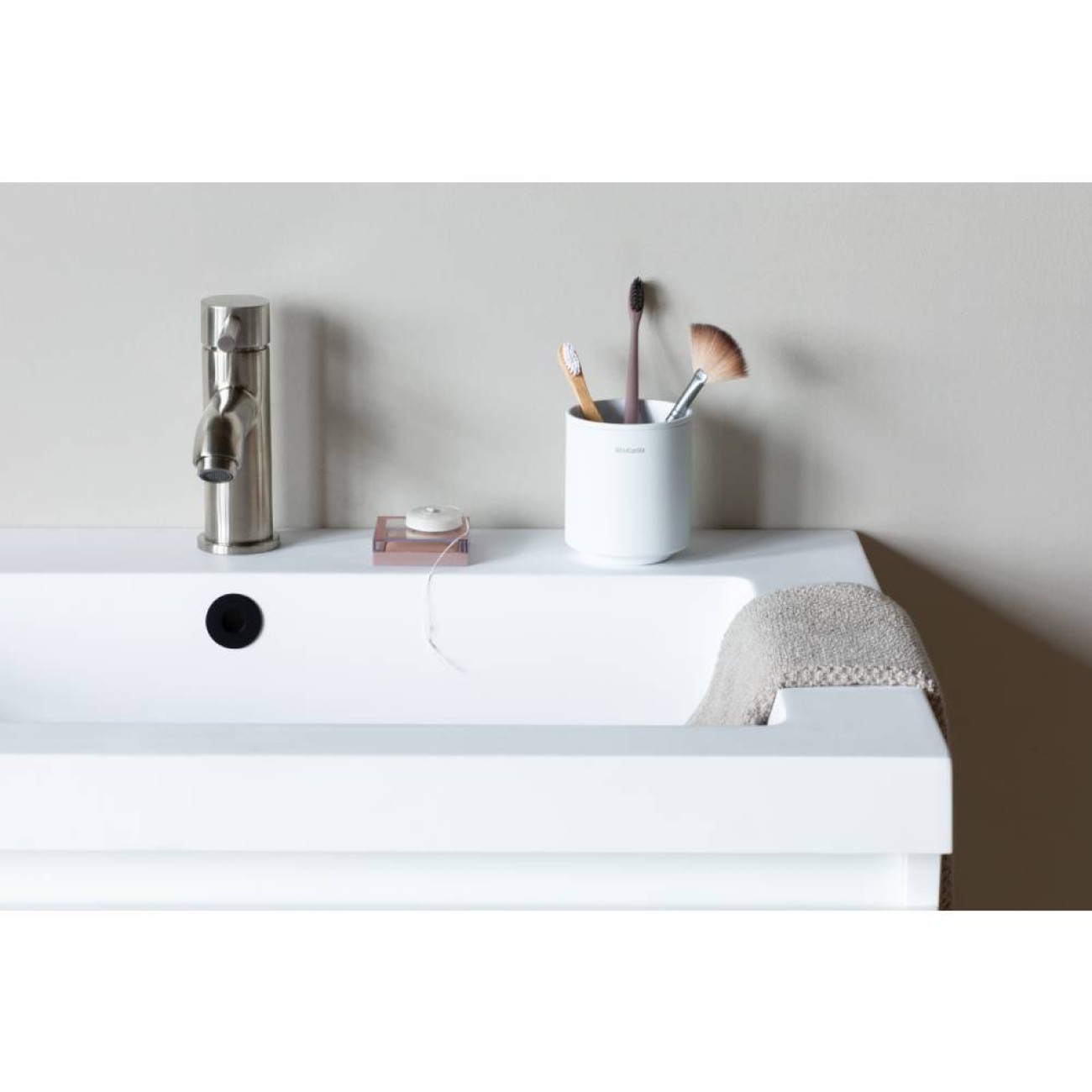 Brabantia Θήκη Οδοντόβουρτσας Dispenser Mineral Fresh White σειρά Mindset 
 Αξεσουάρ Μπάνιου