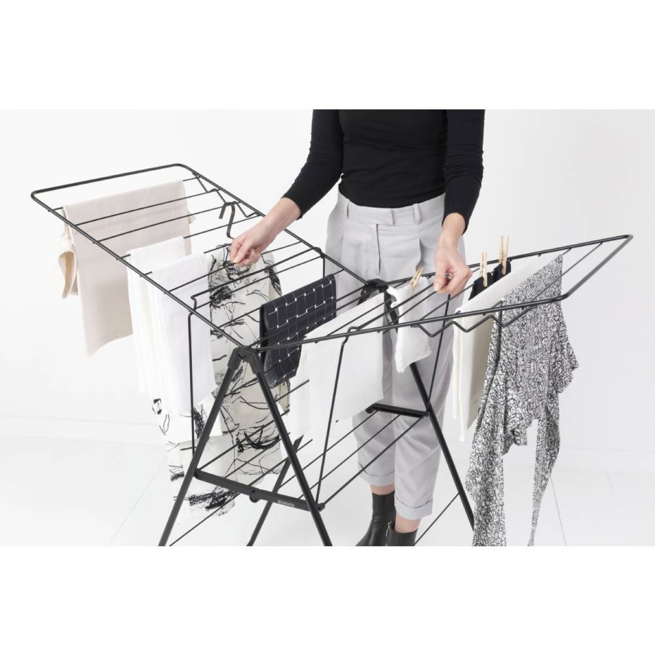 Brabantia Απλώστρα 20μ. Matt Black σειρά HangOn
 Σιδερώστρες/Απλώστρες