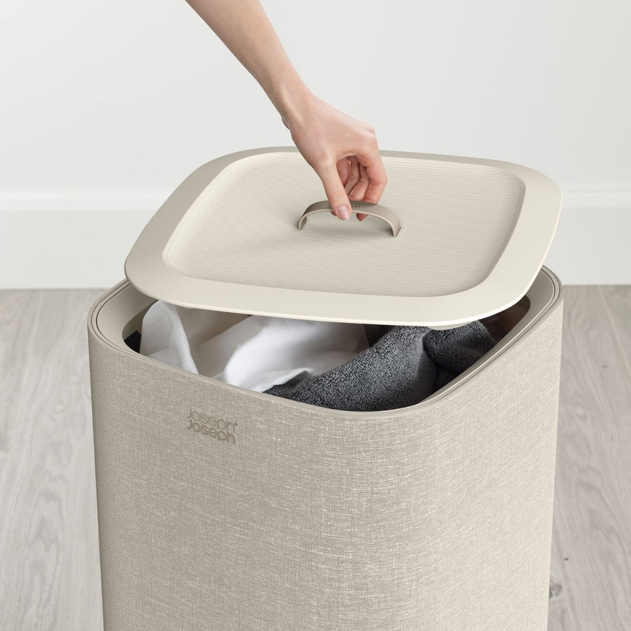 Joseph Joseph Καλάθι απλύτων 60lt. Μπεζ σειρά Tota one Κάδοι απλύτων