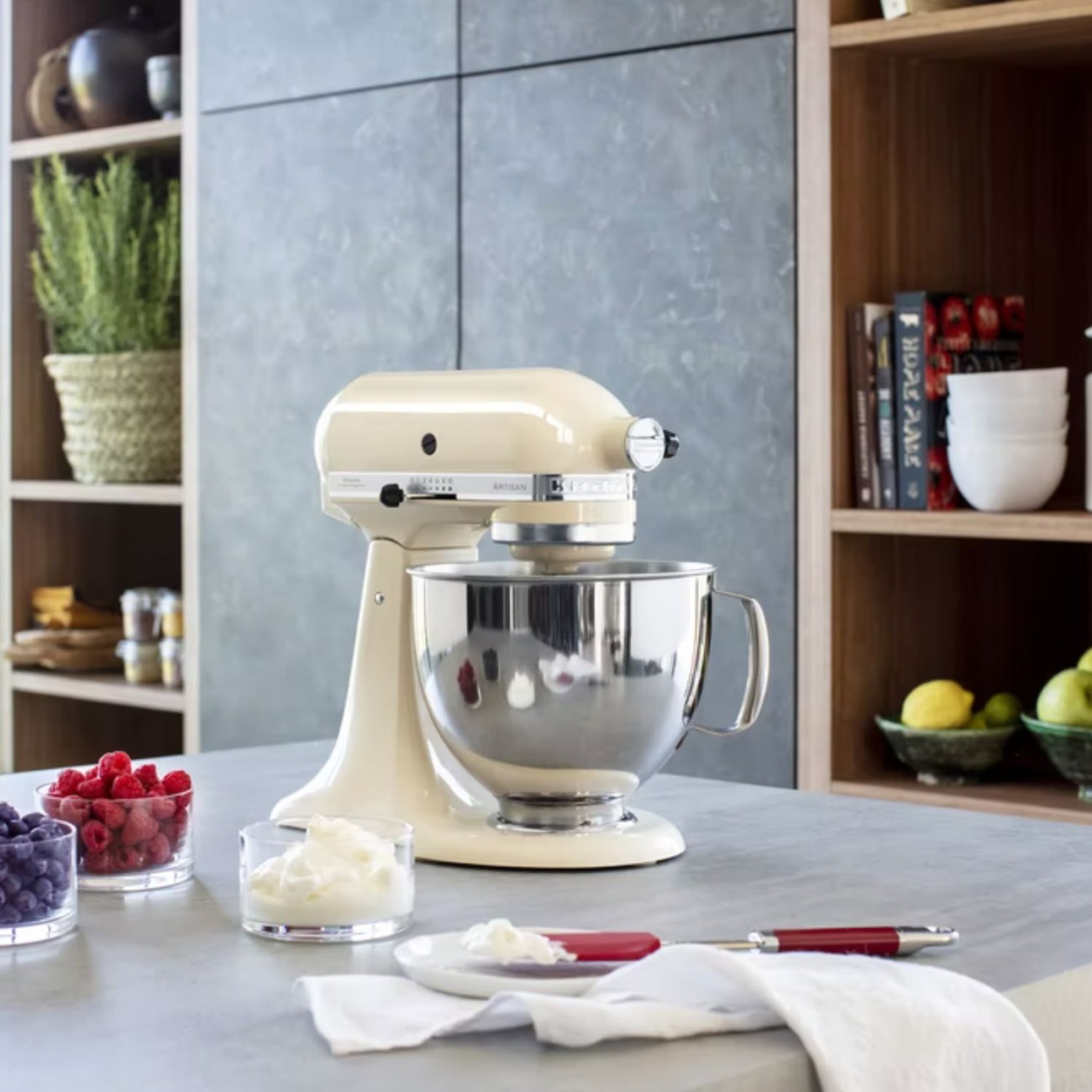 KitchenAid Μίξερ 4,8lt. Almond Cream σειρά Artisan Μίξερ