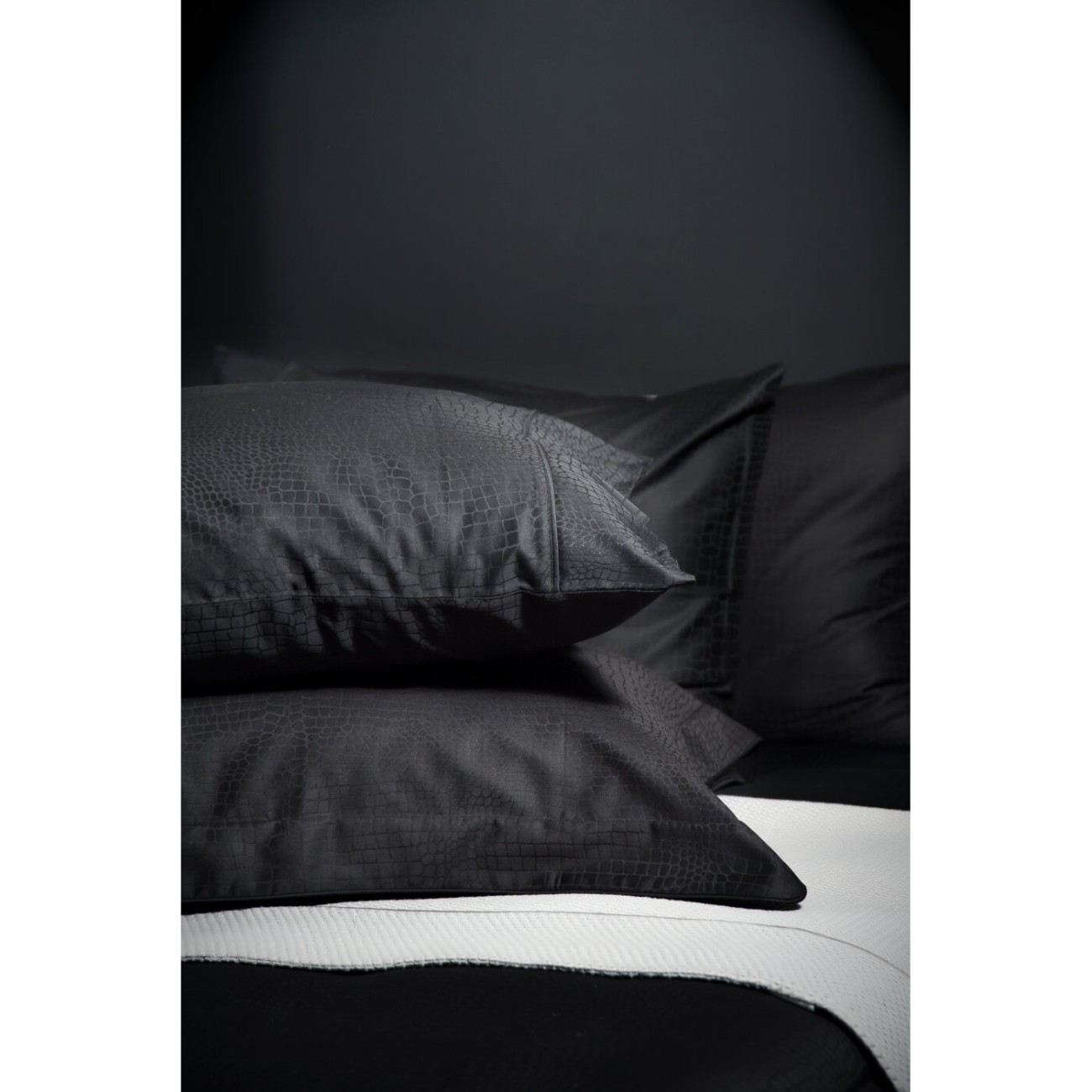 Valeron Σετ σεντόνια 240x260εκ./270x290εκ. & 2 μαξιλαροθήκες μαύρο σειρά Crocodile Σετ σεντόνια