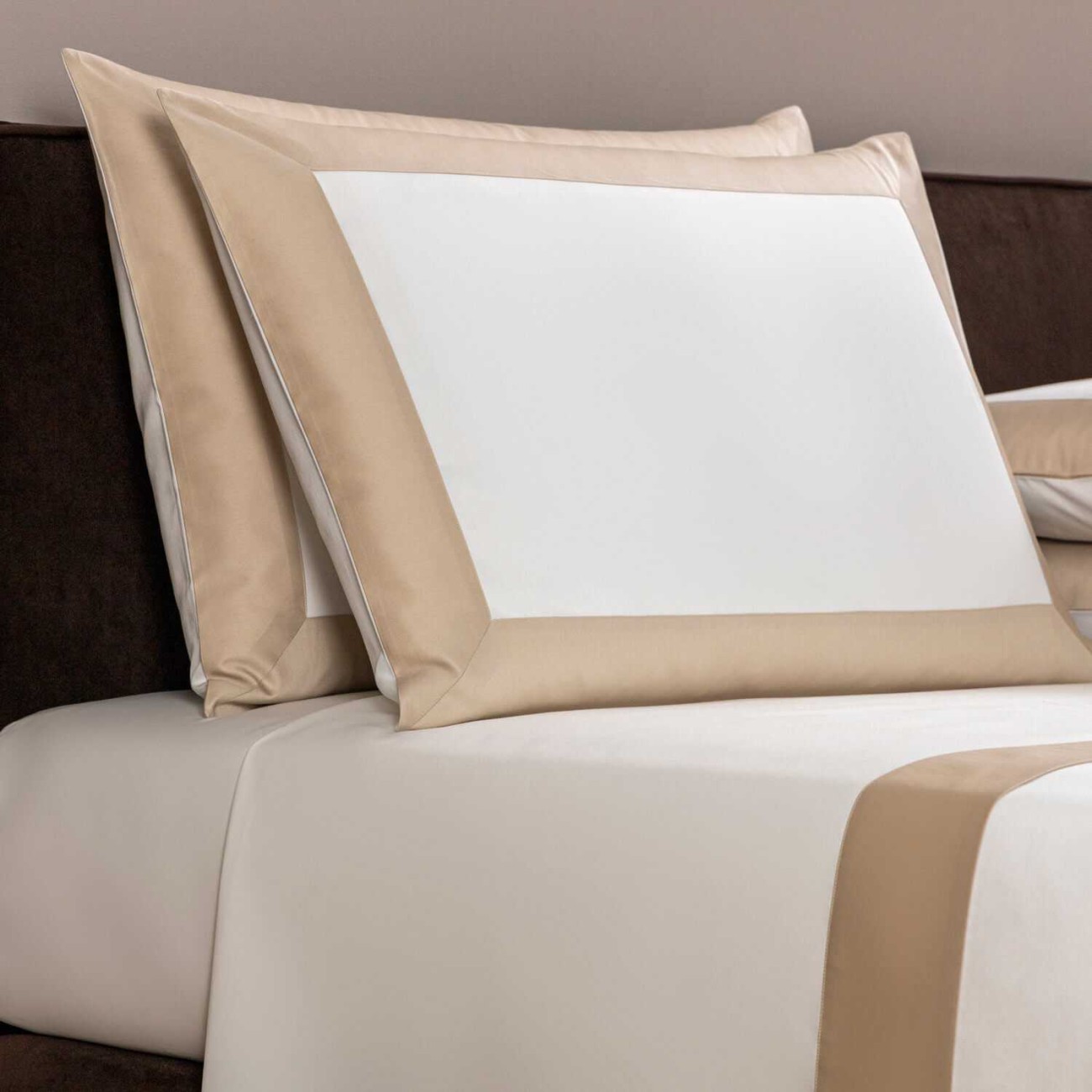 Frette Μαξιλαροθήκη 51Χ71εκ. χρώμα milk/μπεζ ρίγα, 100% βαμβακοσατέν σειρά Bold Μαξιλαροθήκες