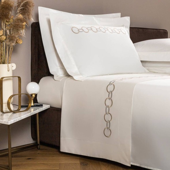 Frette Σετ σεντόνια 270Χ320εκ. με 2 μαξιλαροθήκες 51Χ71εκ. χρώμα savage beige/cliff grey
100% βαμβάκι σειρά Links Embroidered
Frette Σετ σεντόνια 270Χ320εκ. με 2 μαξιλαροθήκες 51Χ71εκ. χρώμα savage beige/cliff grey
100% βαμβάκι σειρά Links Embroidered
