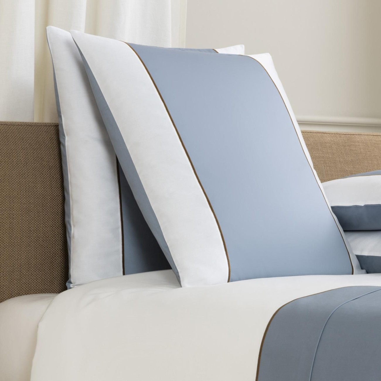 Frette Μαξιλαροθήκη 65x65εκ. χρώμα dusty azure/milk, 100% βαμβακοσατέν σειρά Colour Block Μαξιλαροθήκες