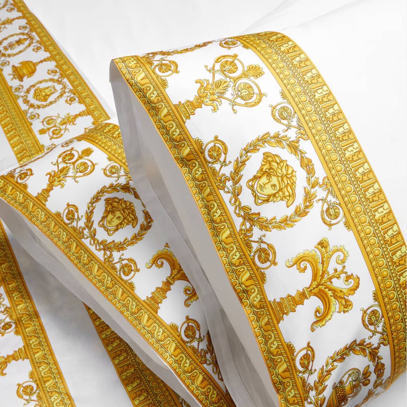 Versace Σετ σεντόνια 280x290cm/200x205cm & 2 μαξ/κες 53x94cm λευκό/χρυσό σειρά I Heart Baroque Σεντόνια