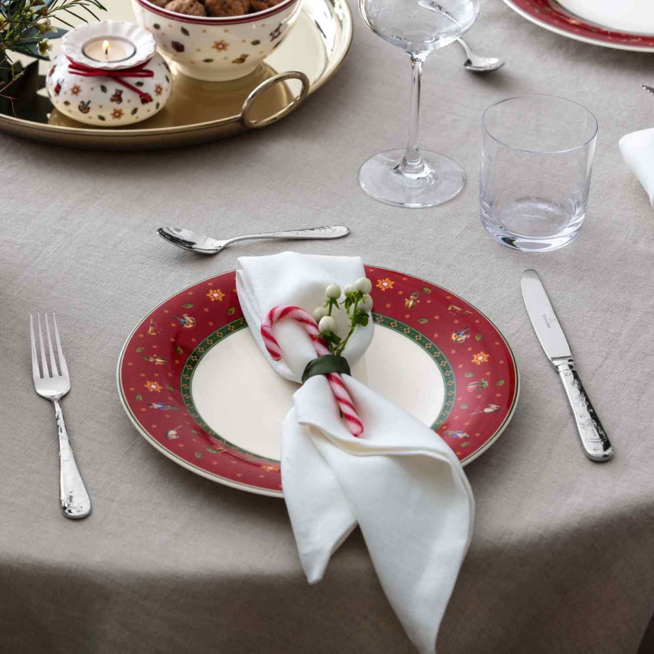 Villeroy & Boch Πιάτο φαγητού 27 εκ. Red σειρά Toy's Delight Specials Χριστουγεννιάτικα