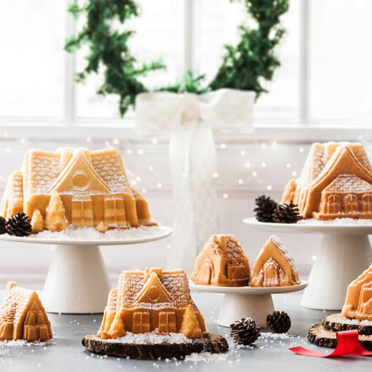 Nordic Ware Φόρμα για 2 κέικ GingerBread House 32x17x9εκ. σειρά Sparkling Silver Holiday Χριστουγεννιάτικα