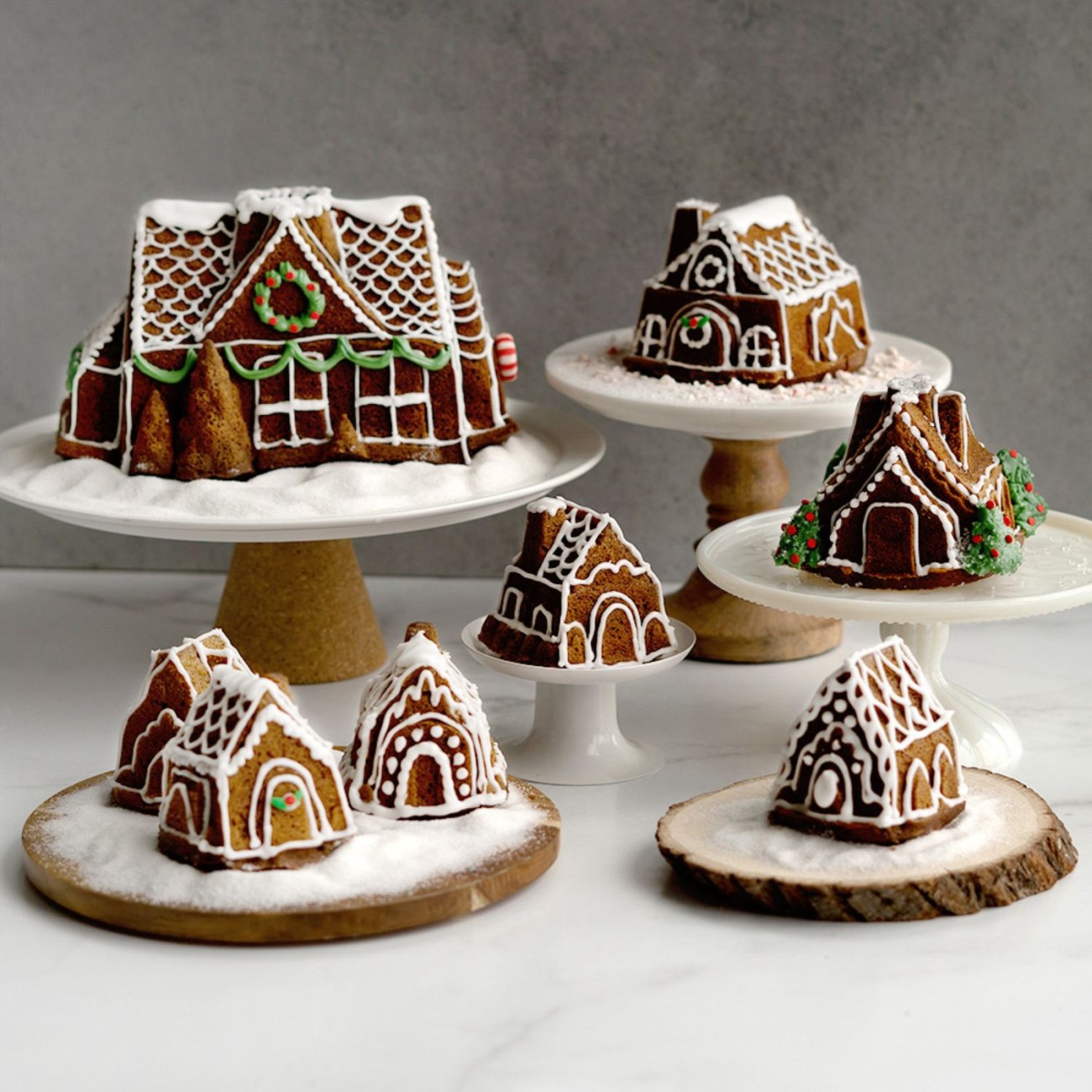 Nordic Ware Φόρμα για 2 κέικ GingerBread House 32x17x9εκ. σειρά Sparkling Silver Holiday Χριστουγεννιάτικα