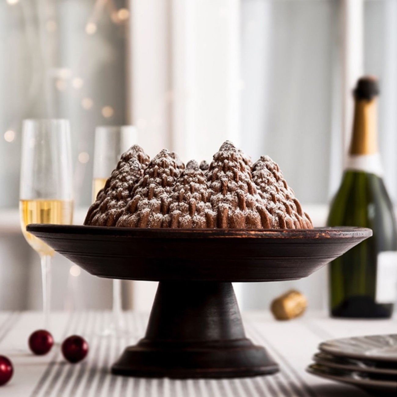 Nordic Ware Φόρμα για κέικ με τρύπα Pine Forest 25x11εκ. σειρά Sparkling Silver Holiday Χριστουγεννιάτικα