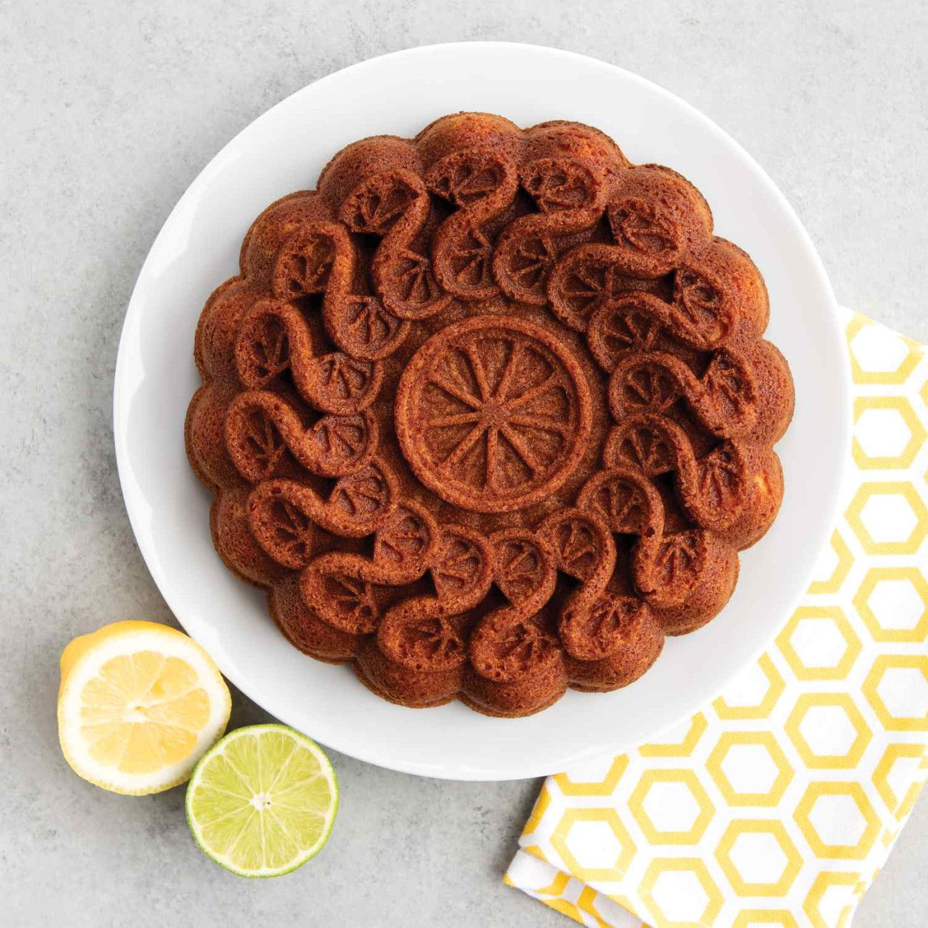 Nordic Ware Φόρμα για κέικ στρογγυλό Twist 25,5x6,5εκ. σειρά Toffee Φόρμες Κέικ