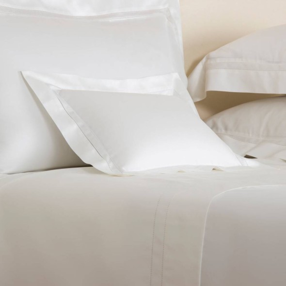 Frette Μαξιλαροθήκη 51Χ71εκ. χρώμα milk 100% βαμβάκι σειρά Single Ajour Frette Μαξιλαροθήκη 51Χ71εκ. χρώμα milk 100% βαμβάκι σειρά Single Ajour