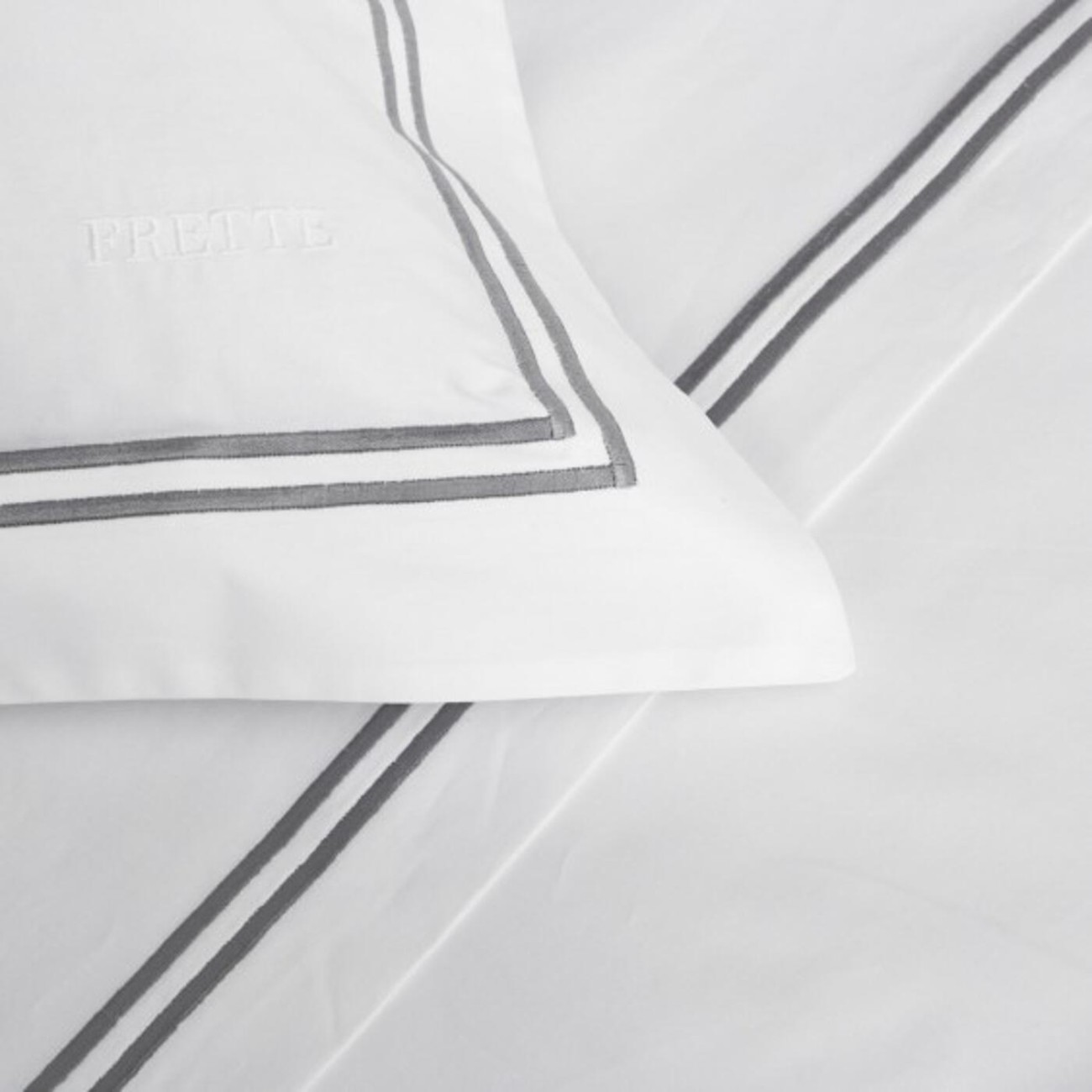 Frette Παπλωματοθήκη 240Χ220εκ. χρώμα λευκό/2 γκρι ρίγες,100% βαμβάκι περκάλι σειρά Hotel Classic Παπλωματοθήκες