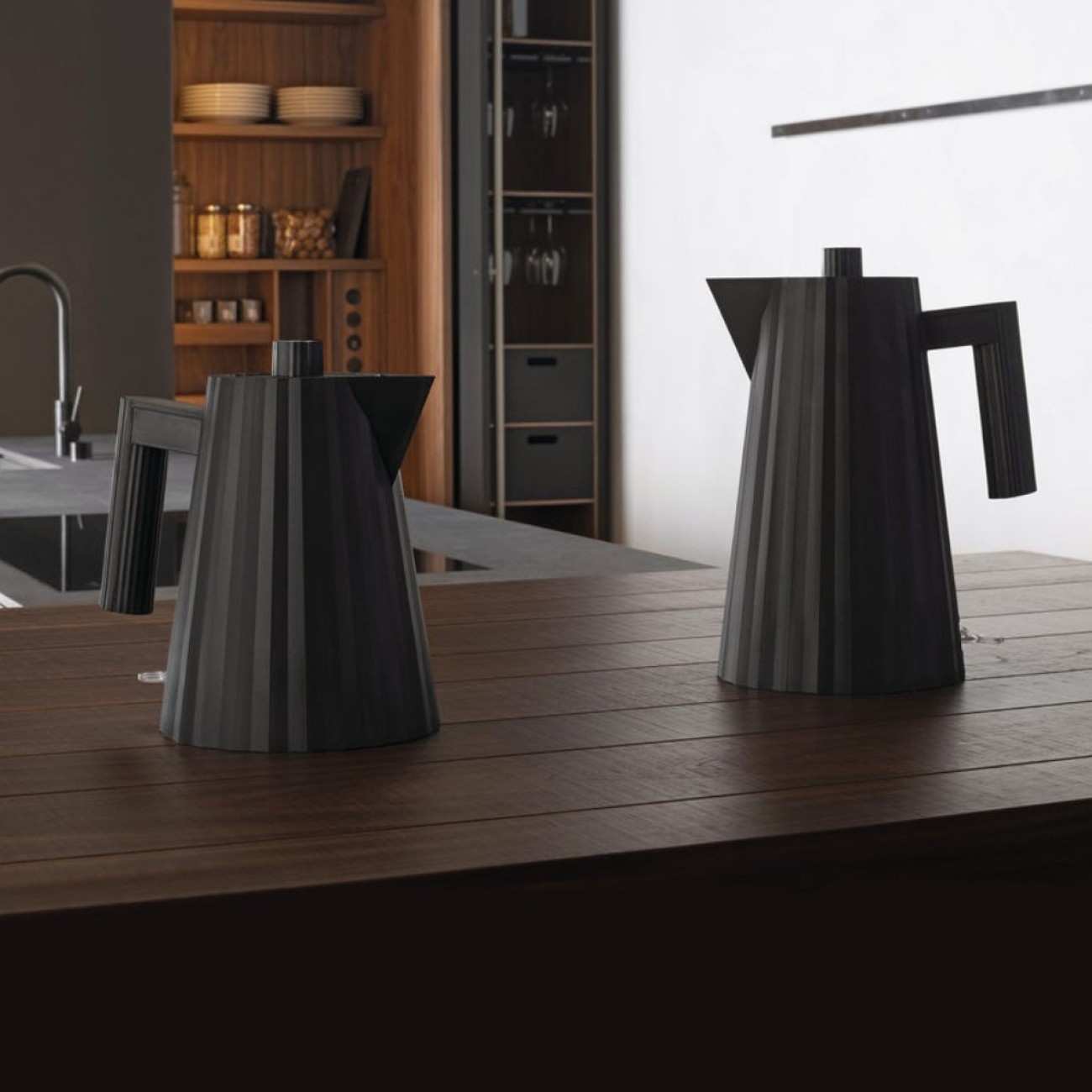 Alessi Βραστήρας 1.7lt. μαύρος σειρά Plisse Βραστήρες